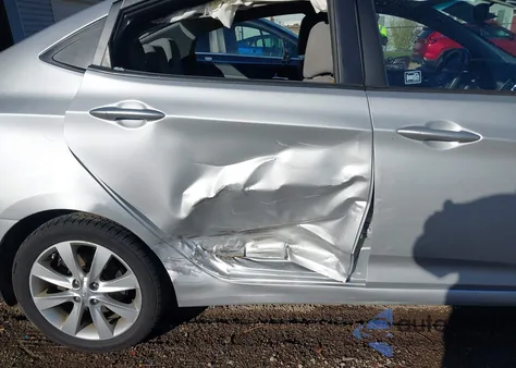 2013 Hyundai Accent Gls z USA, uszkodzony, nr VIN KMHCU4AE7DU311065